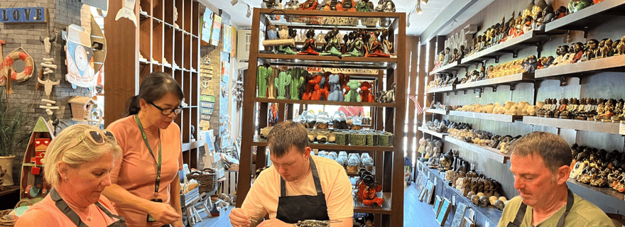 Bali : atelier de fabrication de bougies rajeunissantes à la cire de soja