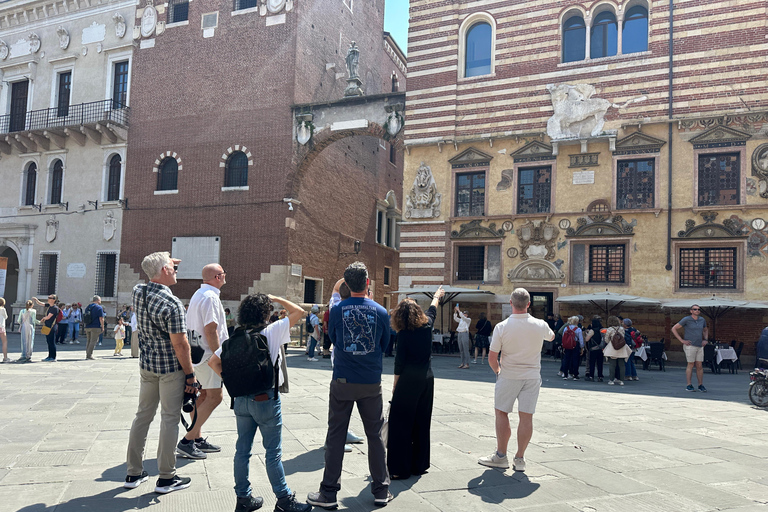 Verona: Guided Small Group Walking Tour of the City of Love