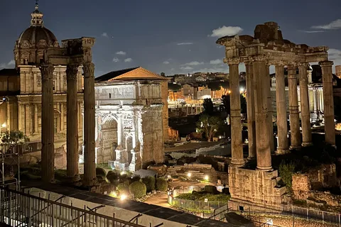 Rome Illuminated. Night Tour in Van