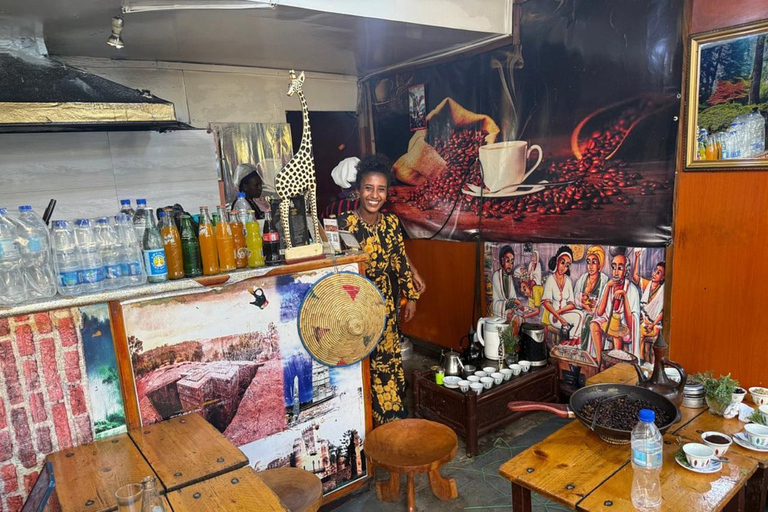 Addis Ababa: Night Market Tour with Street Snacks