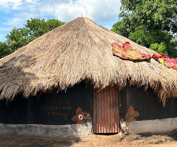 Kampala/Gulu: Construcción y pintura de cabañas tradicionales africanas