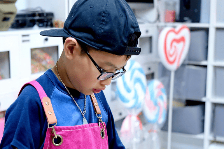 Hoi An: Sweet Candy & Scented Candle Making Experience