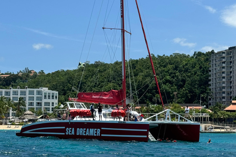 Montego Bay: Crucero privado en catamarán con snorkel