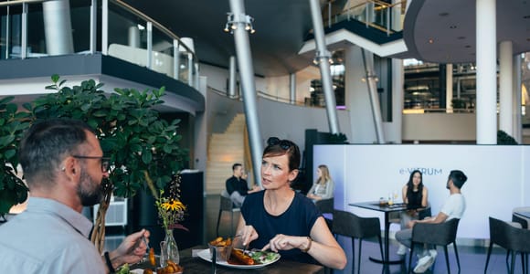 "e-taste": Tour durch die Gläserne Manufaktur von VW mit Probefahrt und Essen