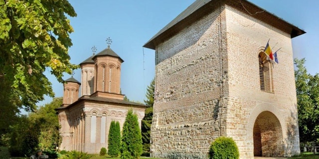 Private Tour from Bucharest to Dracula's tomb and Mogosoaia