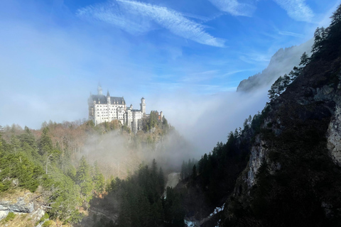 Hohenschwangau: Guided Tour to Neuschwanstein Castle, including tickets Hohenschwangau: Neuschwanstein Castle Tour with Guide and Ticket