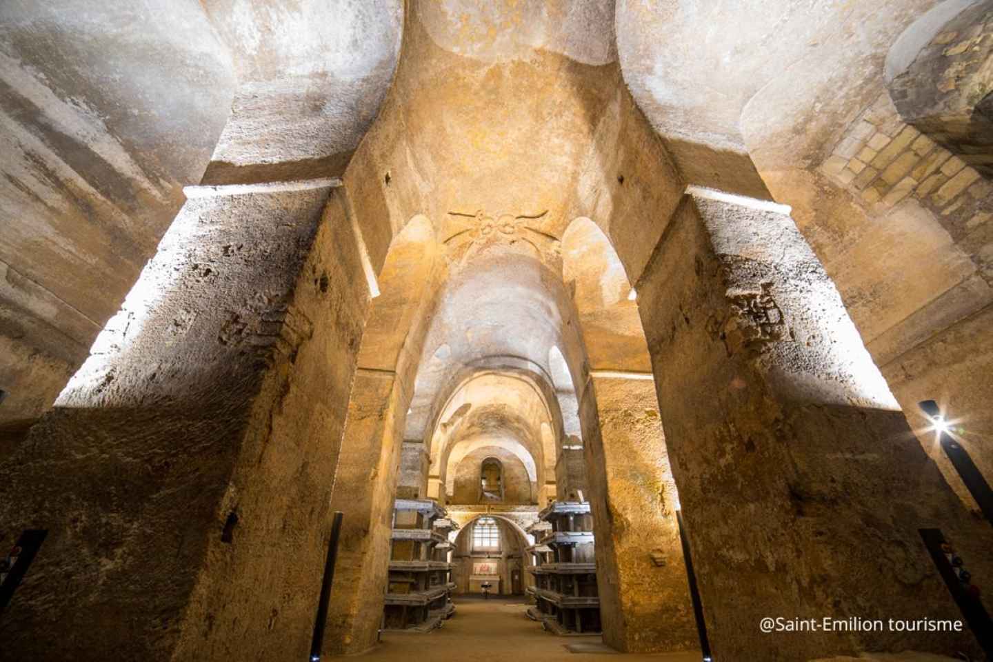 Full-day Saint-Emilion: Village, Undergrounds and Châteaux