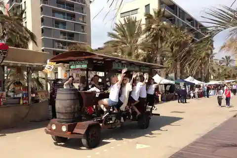Barcelona: Beer Bike Tour with Friends