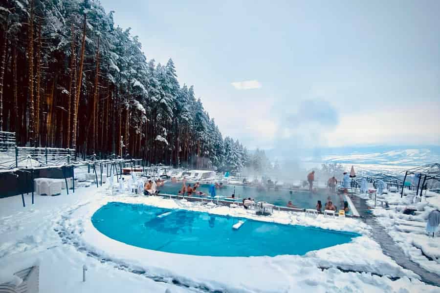 Von Sofia: Winterliche Tagestour ins Rila-Gebirge – Natur und SPA!. Foto: GetYourGuide
