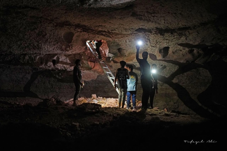 Visita a la Cueva de los Murciélagos Misteriosos y a Riad, en la Periferia del Mundo