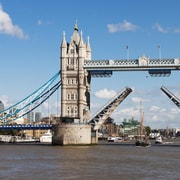 London: History on the banks of the Thames Walking Tour