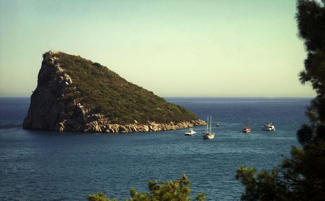 Antalya: Double Dive Scuba Adventure with Lunch & Transfer