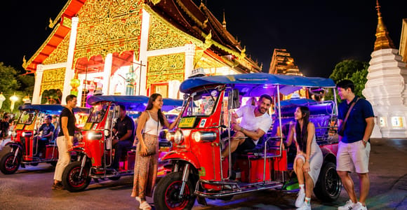 Chiang Mai: Night Tuk Tuk Tour with Street Food and Markets