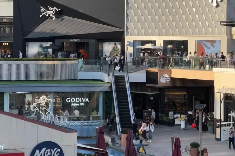 Shanghai: ZhuJiaJiao Water Town Private Tour with Shopping Shanghai: ZhuJiaJiao Water Town Private Tour with Pickup