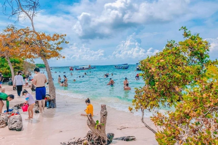 Cartagena: Desfruta de uma excursão de autocarro/barco às 5 Ilhas do Rosário + snorkeling