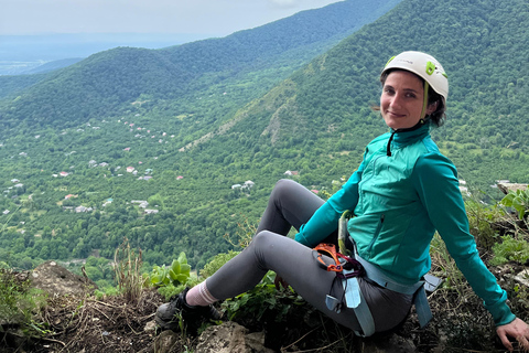 Bakú: excursión de escalada al castillo de hadas de Zagatala con acampadaBakú: Excursión al castillo encantado de Zagatala con acampada