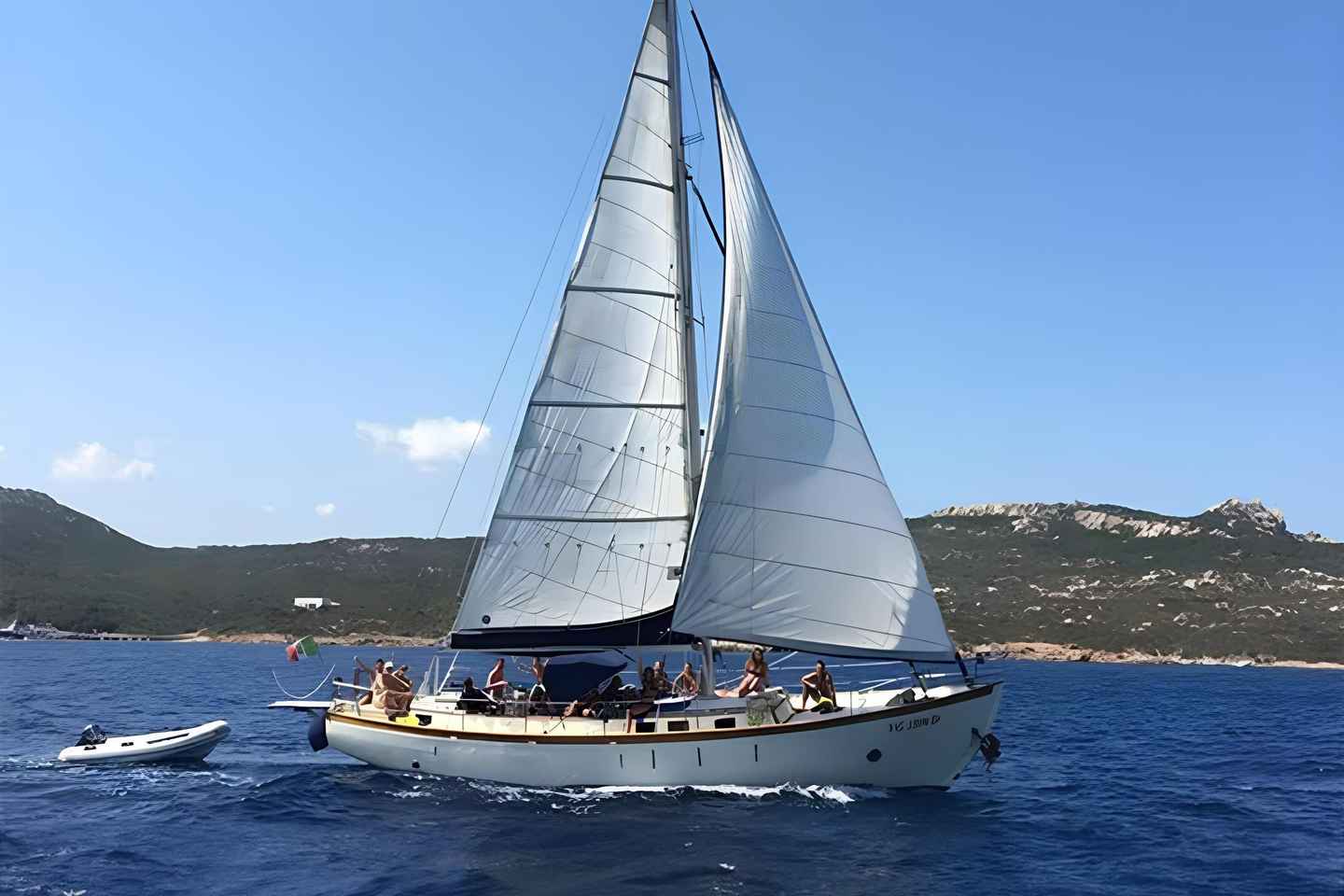 Catania: Boat Trip with Aperitif, Prosecco and Snorkeling