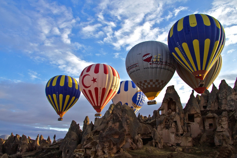 Cappadocia: Alba in mongolfiera sui camini delle fate