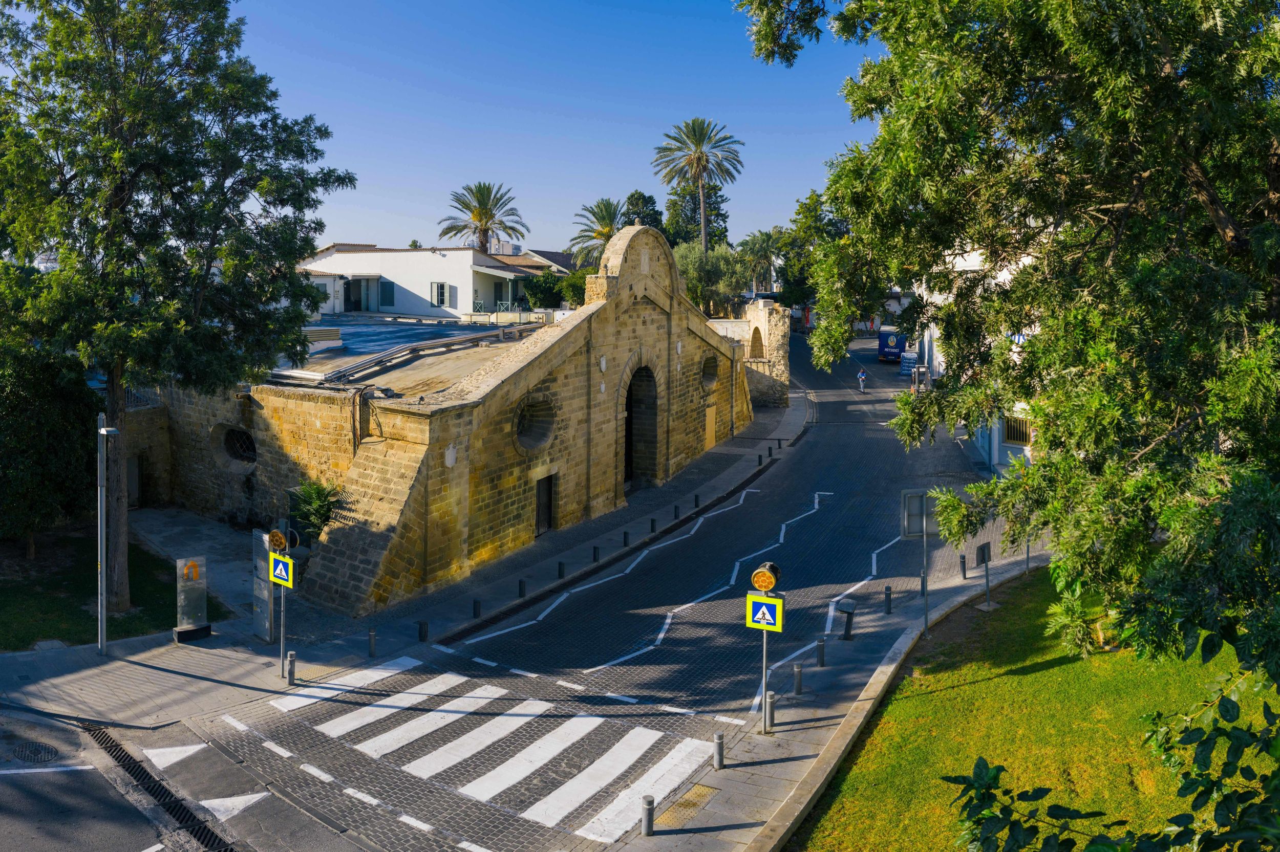 Ab Paphos nach Nikosia: In Europas geteilter Hauptstadt