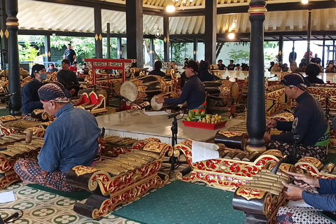 Kalitalang-Merapi Hike, Keraton Yogyakarta & Tamansari Tour