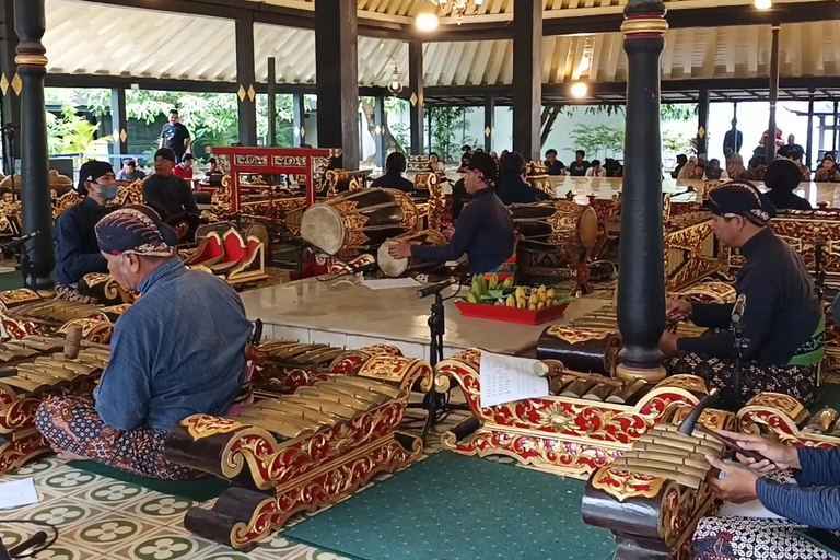 Kalitalang-Merapi Hike, Keraton Yogyakarta & Tamansari Tour