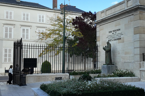 Reims: Moët & Chandon and Family-Run Winery Day Tour & Lunch Epernay: Moët & Chandon, Family-Run Winery Day Tour & Lunch