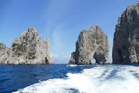 Sorrento e Capri: Tour in Gommone con Soste Bagno e Pranzo