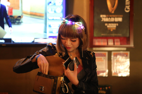 Seoul: LGBTQ+ Pub Crawl and Drag Show with Local Drag Queen