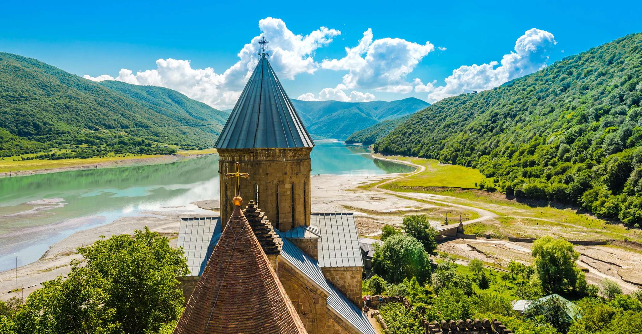 Kazbegi, Ananuri , Gudauri e Zhinvali (Group Tour) - Hizvo