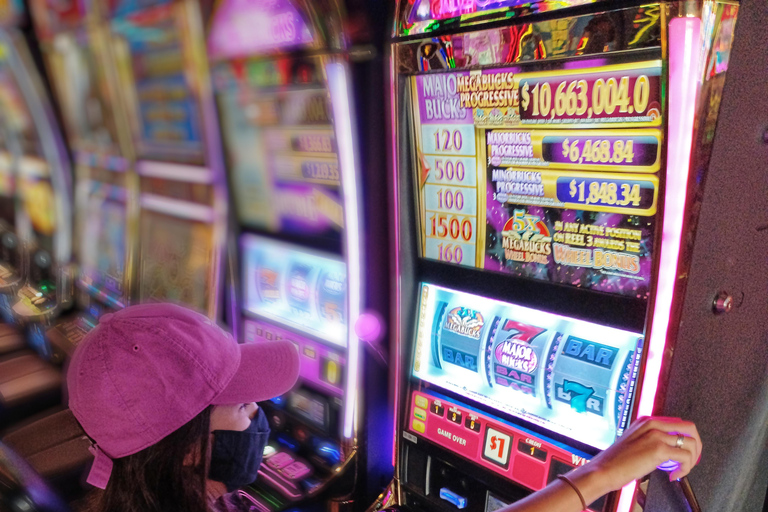 Explora lugares de interés: tour a pie por el Strip de Las Vegas.Explora lugares imprescindibles: tour a pie por el Strip de Las Vegas