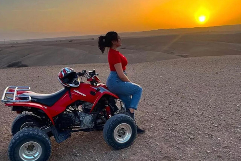 Marrakech: Tour del deserto di Agafay in quad e cena al tramonto