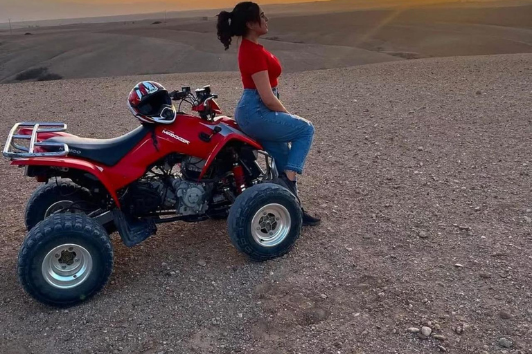 Marrakech: Tour del deserto di Agafay in quad e cena al tramonto