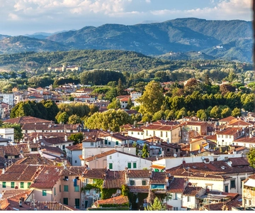 Lucca: 2-Hour Introductory Walking Tour with a Local