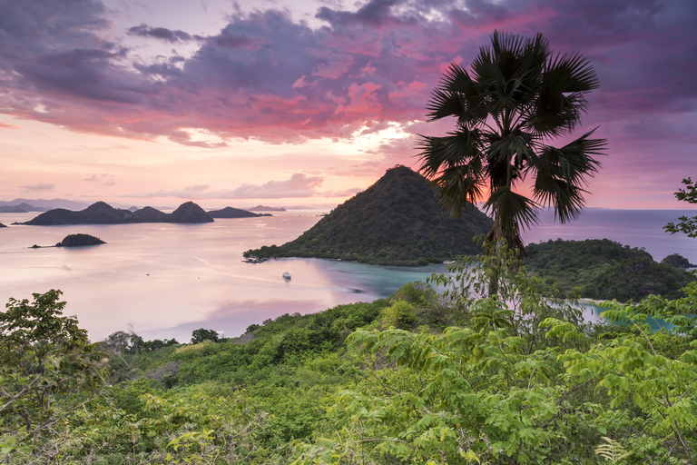 3D2N Island Hoping and The Art of Flores - 10 Destinations Group Trip 3-4 People