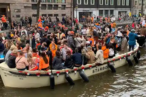 Amesterdão: 3 horas de festa de barco no Dia de Reis com bebidas ilimitadas