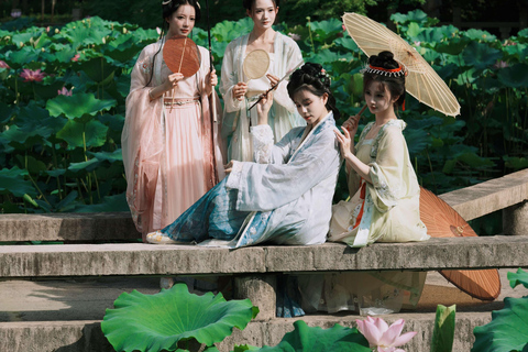 Hangzhou: Hanfu Portrait Shoot at West Lake 1-hour photoshoot