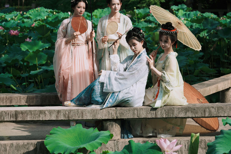 Hangzhou: Hanfu Portrait Shoot at West Lake 1-hour photoshoot