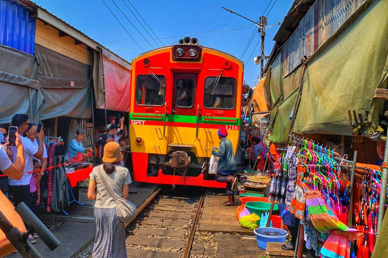 Bangkok: Damnoen Saduak, targ kolejowy Mae Klong i MahanakhonPrywatna wycieczka w języku angielskim z odbiorem i transportem powrotnym do hotelu