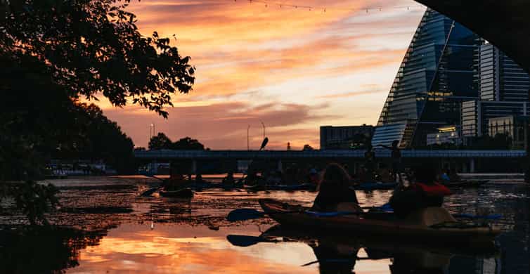 Austin: Sunset Bat Watching Kayak Tour photo 15
