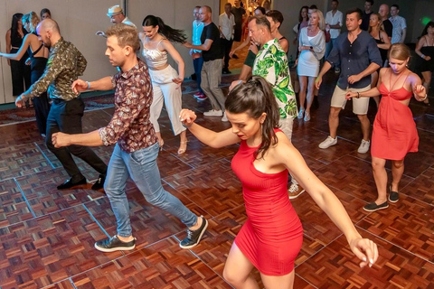 Experiencia Salsa: Aprende Salsa con un instructor profesional