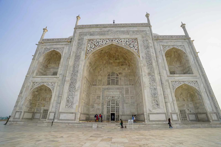 Delhi: Private Taj Mahal Sunrise Same Day Tour with Transfer A/C Car + Tour Guide only