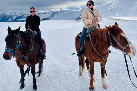 Tbilisi: Private Gudauri tour with photographer guide