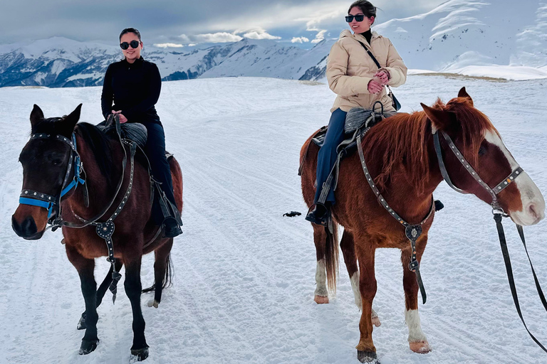 Tbilisi: Private Gudauri tour with photographer guide