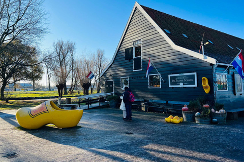 Amsterdam: Giethoorn, Afsluitdijk and Zaanse Schans Day Trip Shared Tour