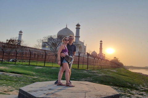 Delhi: 4-daagse Delhi Agra Jaipur meerdaagse tour met lunchAccommodatie in een driesterrenhotel, alleen lunch, auto en gids