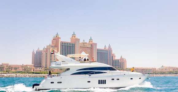 Dubai: The Luxury Yacht Tour with Live BBQ Option and Drinks