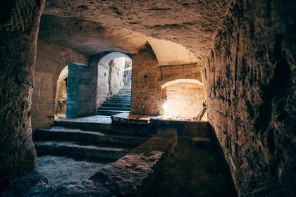 Matera Underground: Into the rocks Musik- und Weinerlebnis
