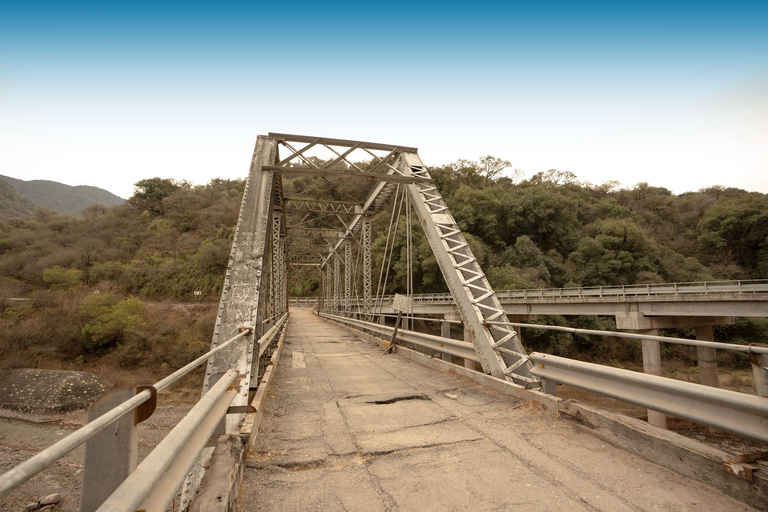 Cachi: Ruta Escénica y Experiencia Local desde Salta