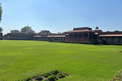 Privat Taj Mahal und Fatehpur Sikri Fort von Delhi mit dem AutoTour mit Auto & Guide