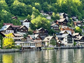 Vienna: Hallstatt, Salzkammergut Day Trip with option Mine